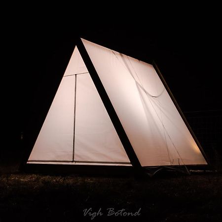 Lupa Tent Budakalasz Ngoại thất bức ảnh