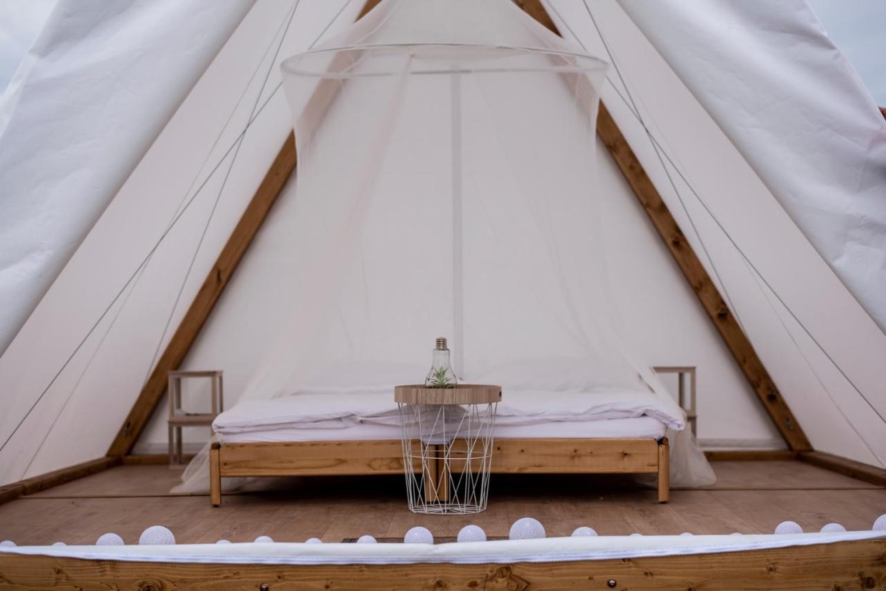 Lupa Tent Budakalasz Ngoại thất bức ảnh